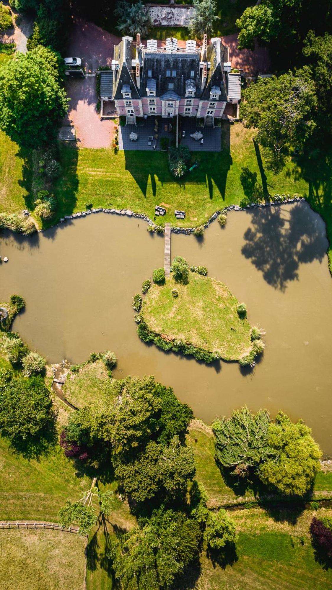 Chateau Cote De Nacre Ver-sur-Mer Exterior photo